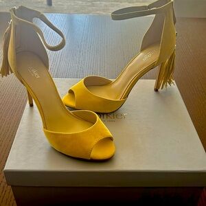 NIB Botkier Open toe yellow Suede heels with tassel zipper. Size 8.